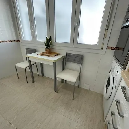 Lennon's House! 500m To The Beach Apartment *